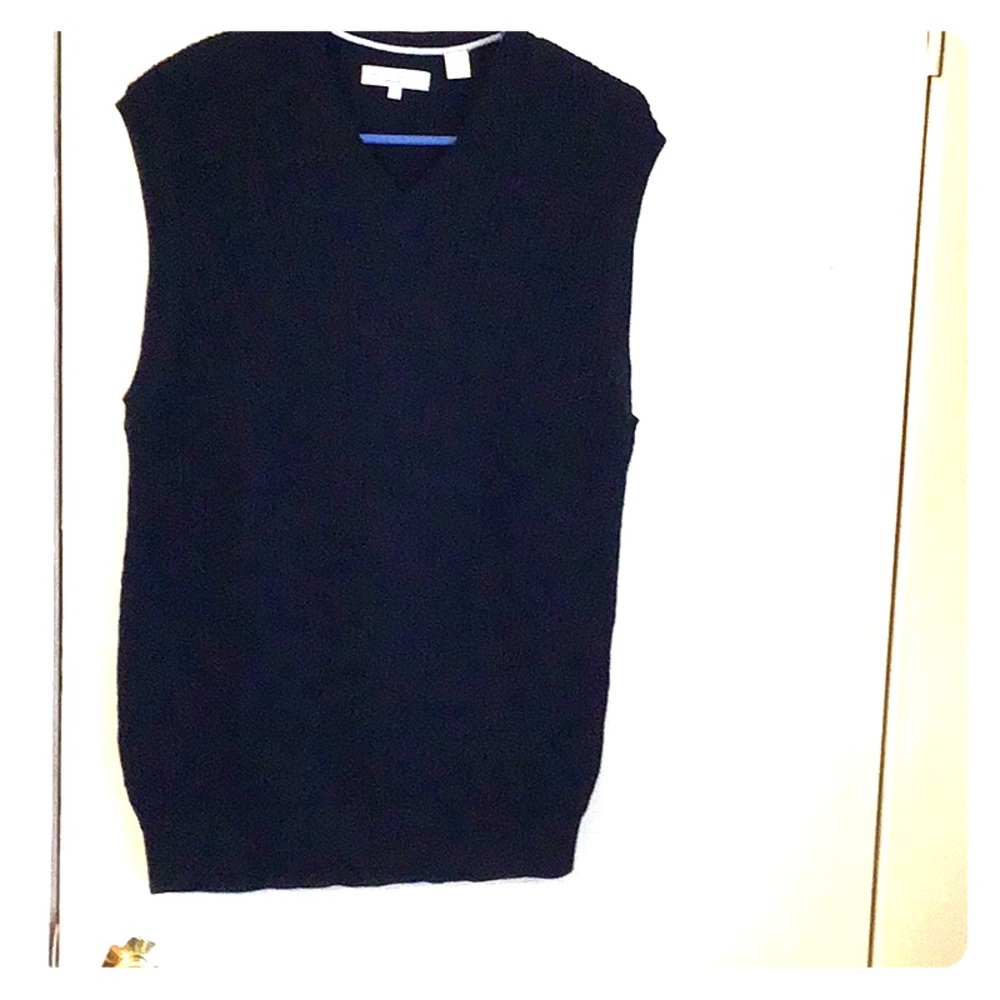 Sleeveless pull over sweater by Alex Cannon
